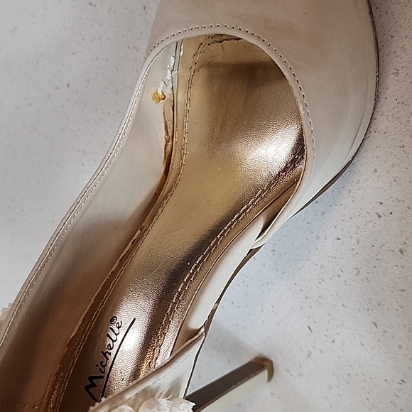 Anne Michele women's open toe shoes Size 7 1/2 with floral lace. - Picture 13 of 13